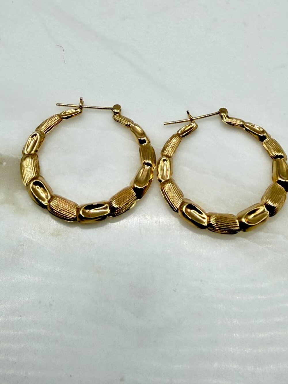 Vintage 14K Yellow Gold Ribbed Hoop Earrings ✨